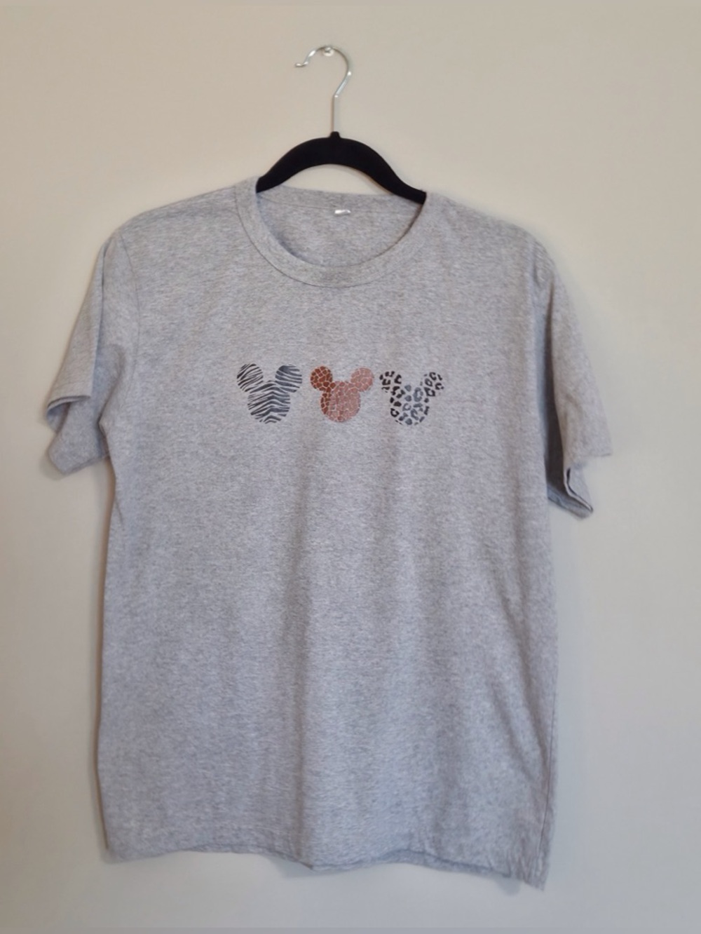 Women’s Size Medium Disney T-Shirt Gray